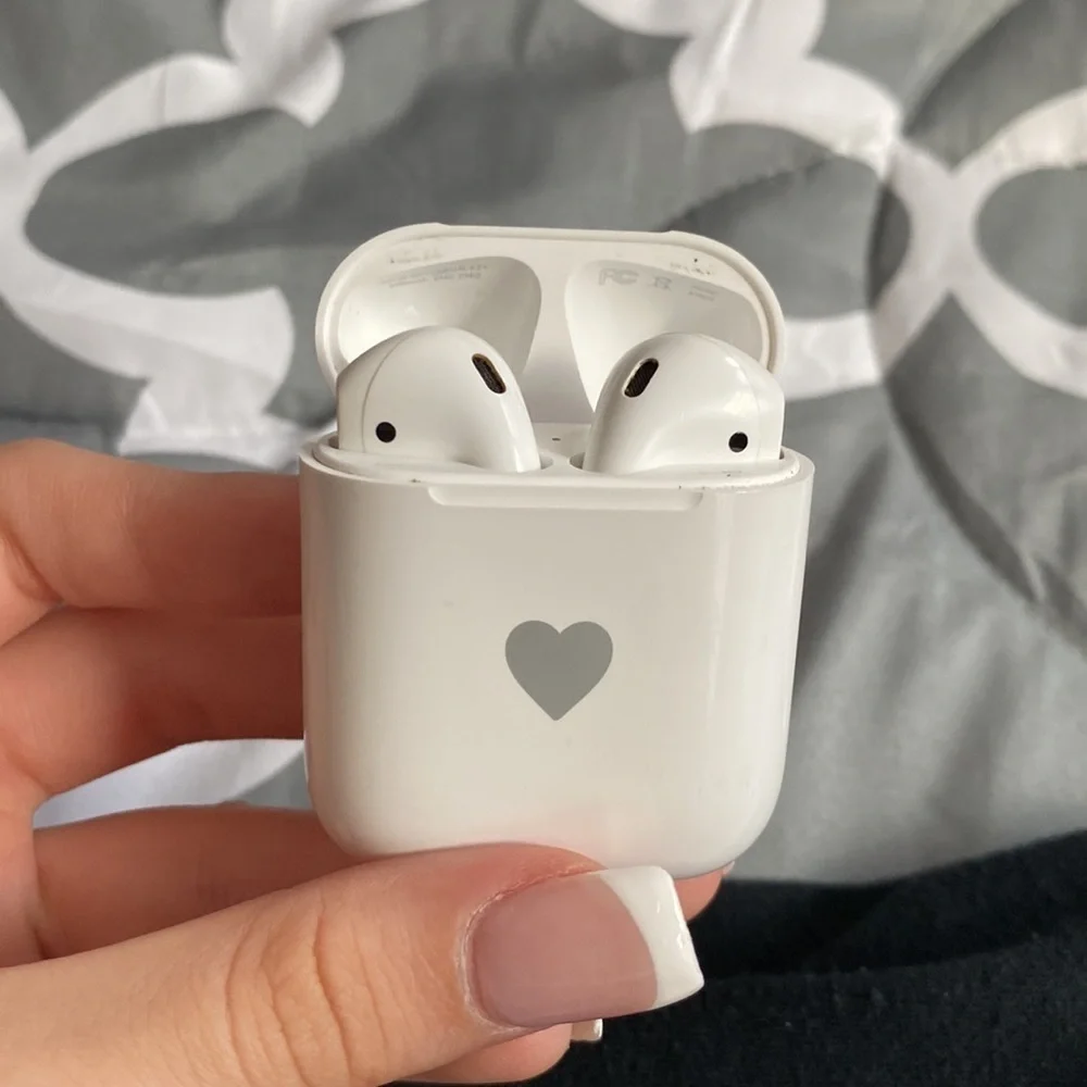 Airpods second 2nd generation (mic to speak doesn’t work but can still listen)